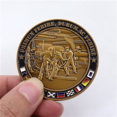 Prazan metalni emajl Božićni izazov novčić